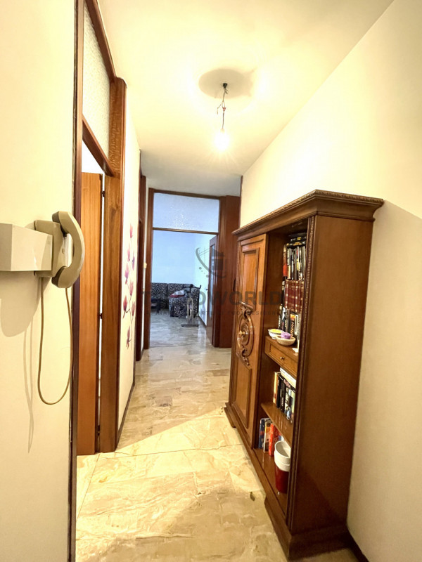 Appartamento trilocale situato in zona semicentrale nel Comune di  Malo, un comune ricco di stori...