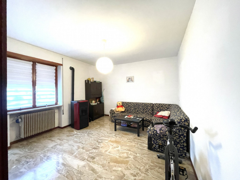 Appartamento trilocale situato in zona semicentrale nel Comune di  Malo, un comune ricco di stori...