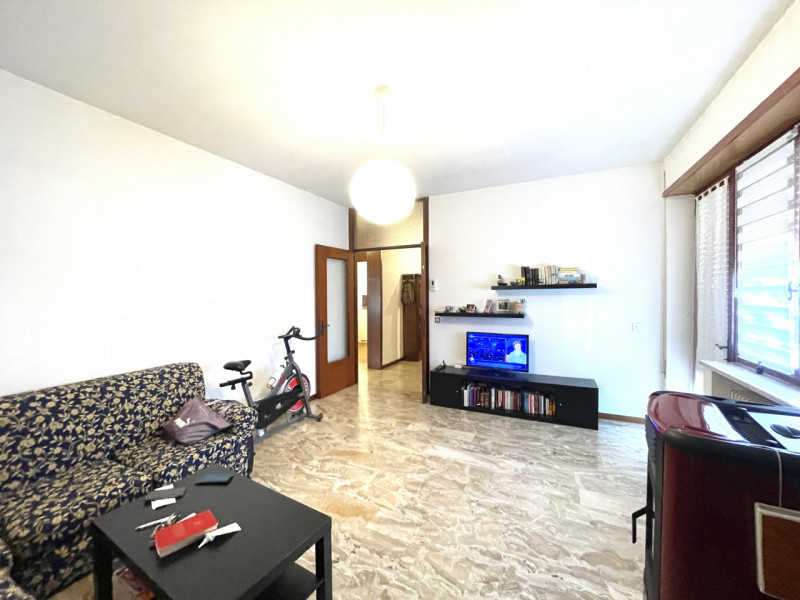 Appartamento trilocale situato in zona semicentrale nel Comune di  Malo, un comune ricco di stori...