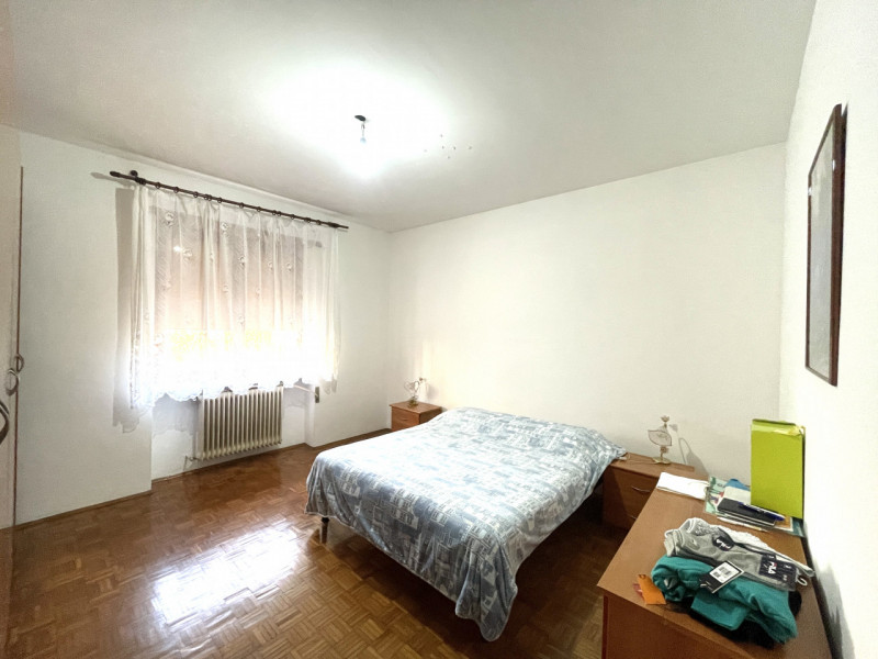 Appartamento trilocale situato in zona semicentrale nel Comune di  Malo, un comune ricco di stori...