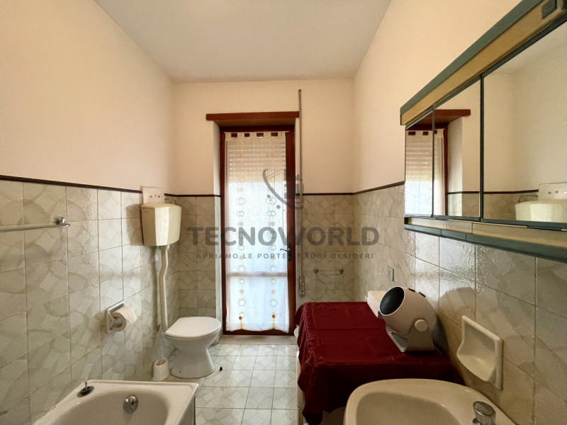 Appartamento trilocale situato in zona semicentrale nel Comune di  Malo, un comune ricco di stori...