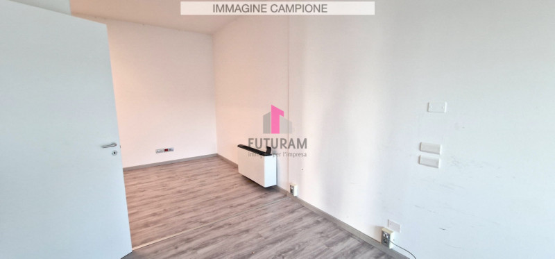 RIF: 119NM - PADOVA - PER INFO 340 335 8378 - 0444/310220

Propongo in affitto un ufficio di 290 ...