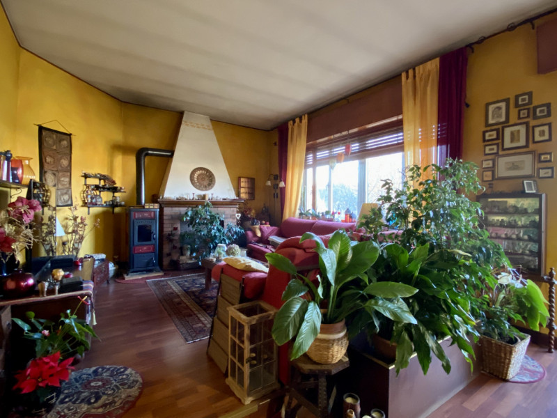 A Costabissara, in uno dei contesti residenziali più richiesti per tranquillità, ordine e qualità...