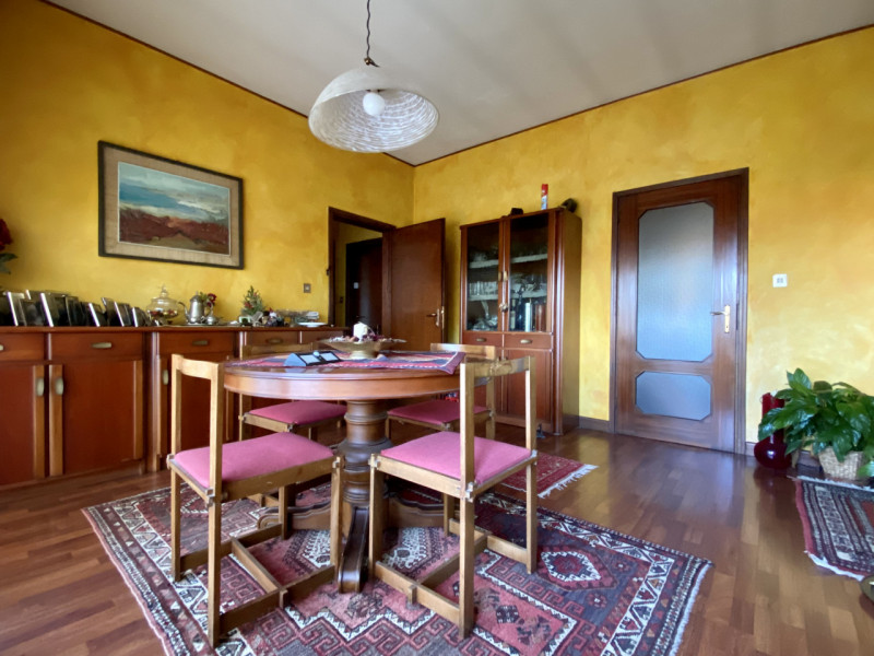 A Costabissara, in uno dei contesti residenziali più richiesti per tranquillità, ordine e qualità...