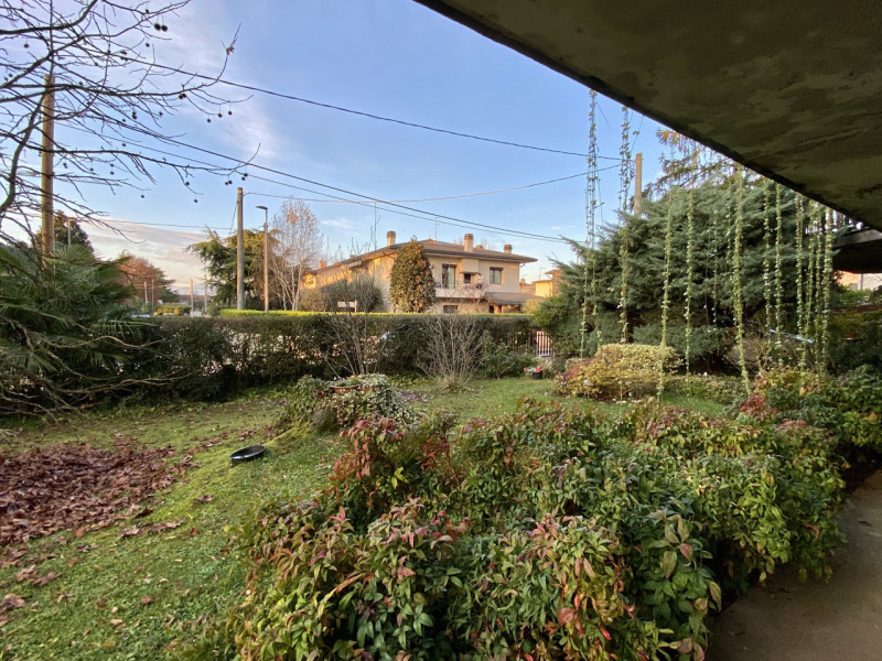 A Costabissara, in uno dei contesti residenziali più richiesti per tranquillità, ordine e qualità...