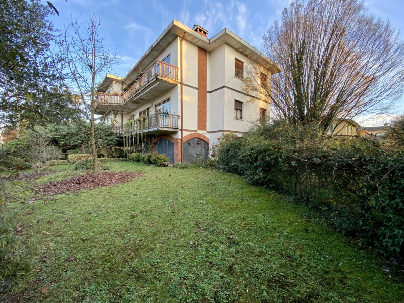 A Costabissara, in uno dei contesti residenziali più richiesti per tranquillità, ordine e qualità...