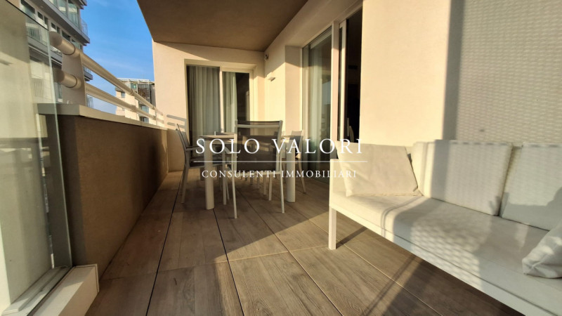 Scopri il tuo nuovo rifugio nel cuore di Jesolo, precisamente nella rinomata zona di Piazza Marco...