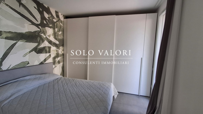 Scopri il tuo nuovo rifugio nel cuore di Jesolo, precisamente nella rinomata zona di Piazza Marco...