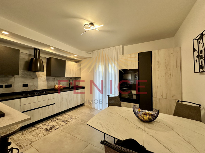 Immaginate di tornare a casa e sentirvi subito nel posto giusto.
Nel cuore di Susegana, una delle...