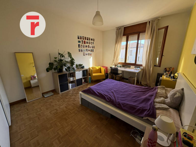 Quartiere San Lorenzo, appartamento inserito in una palazzina signorile, ben abitata e curata, al...