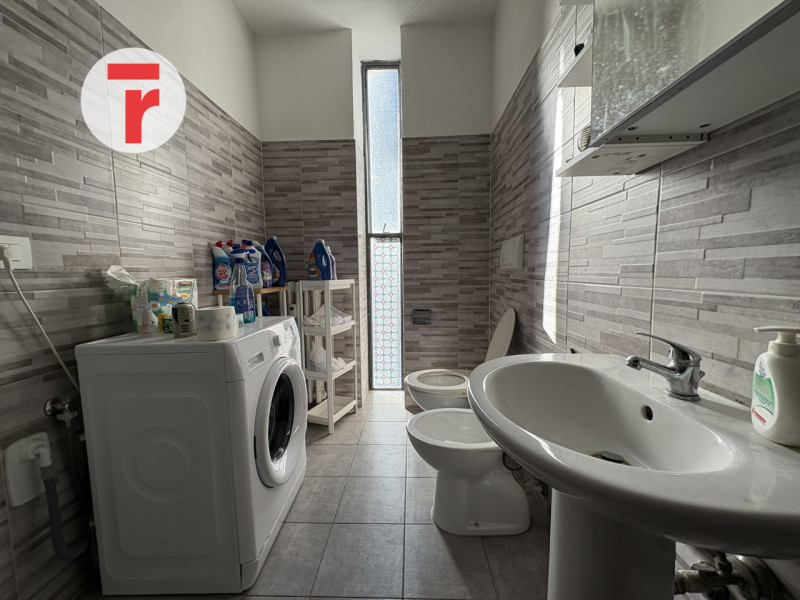 Quartiere San Lorenzo, appartamento inserito in una palazzina signorile, ben abitata e curata, al...