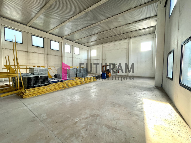 RIF: 120NM - RUBANO (PD) - PER INFO 340 335 8378 - 0444/310220

propongo in vendita un capannone ...