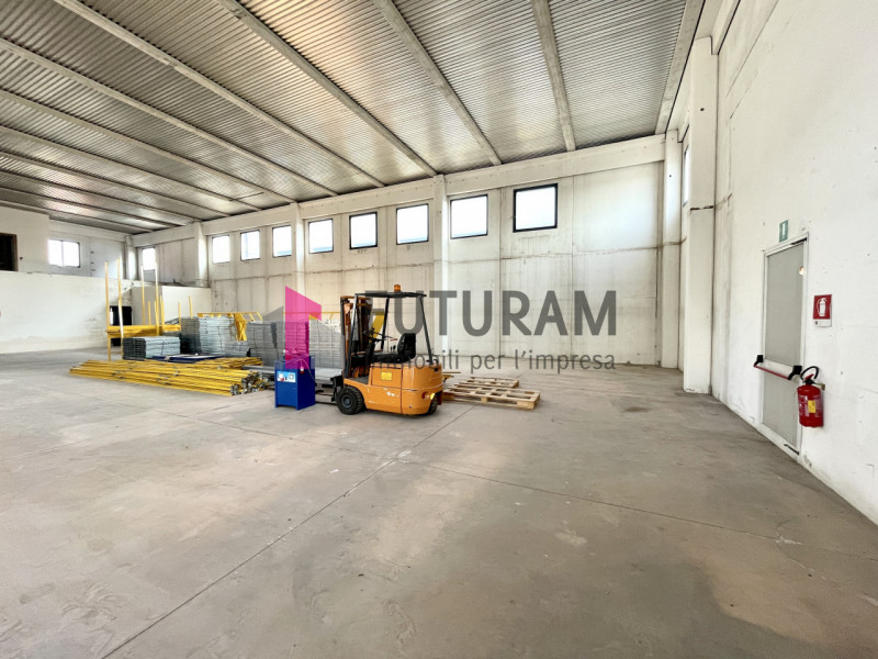 RIF: 120NM - RUBANO (PD) - PER INFO 340 335 8378 - 0444/310220

propongo in vendita un capannone ...