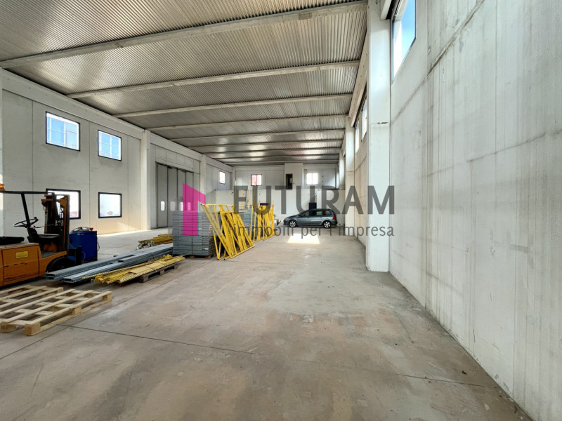 RIF: 120NM - RUBANO (PD) - PER INFO 340 335 8378 - 0444/310220

propongo in vendita un capannone ...