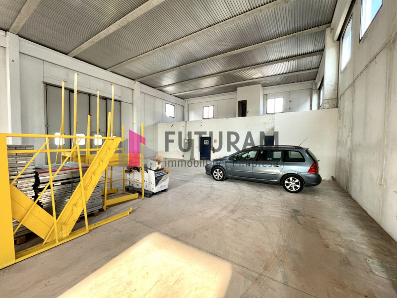 RIF: 120NM - RUBANO (PD) - PER INFO 340 335 8378 - 0444/310220

propongo in vendita un capannone ...