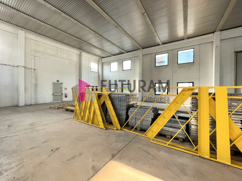 RIF: 120NM - RUBANO (PD) - PER INFO 340 335 8378 - 0444/310220

propongo in vendita un capannone ...