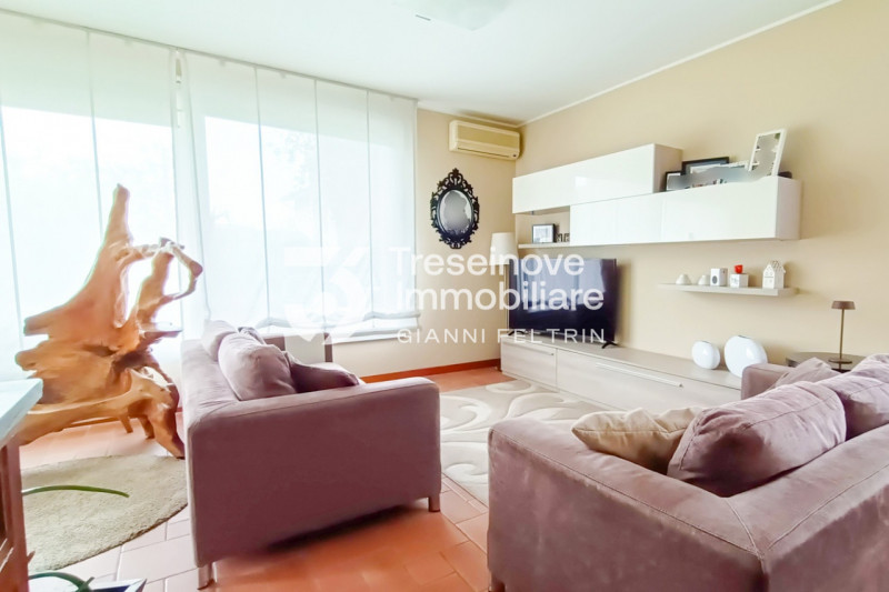 (Per INFO Feltrin ing. Gianni 3288349492) In posizione centralissima e comoda a tutti i servizi, ...