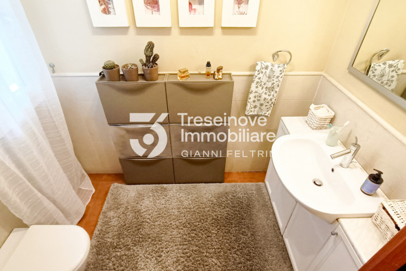 (Per INFO Feltrin ing. Gianni 3288349492) In posizione centralissima e comoda a tutti i servizi, ...