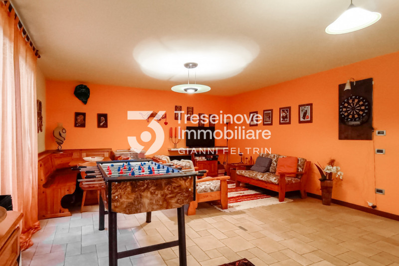 (Per INFO Feltrin ing. Gianni 3288349492) In posizione centralissima e comoda a tutti i servizi, ...