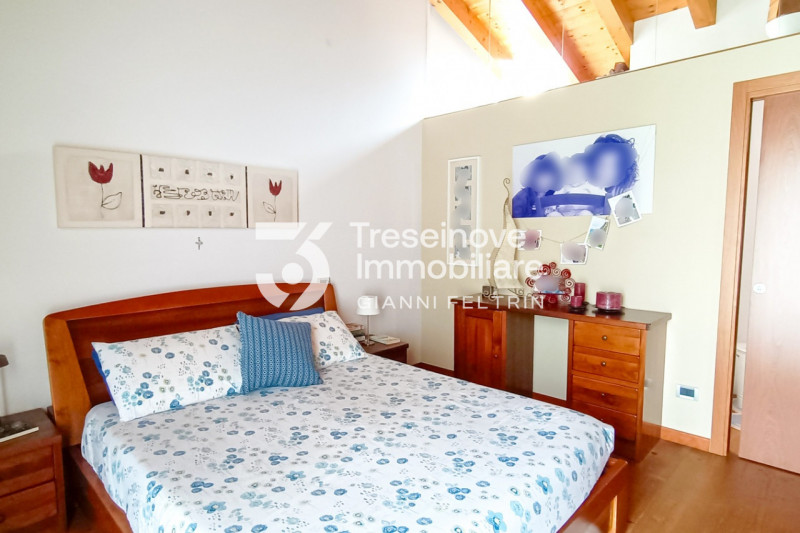 (Per INFO Feltrin ing. Gianni 3288349492) In posizione centralissima e comoda a tutti i servizi, ...