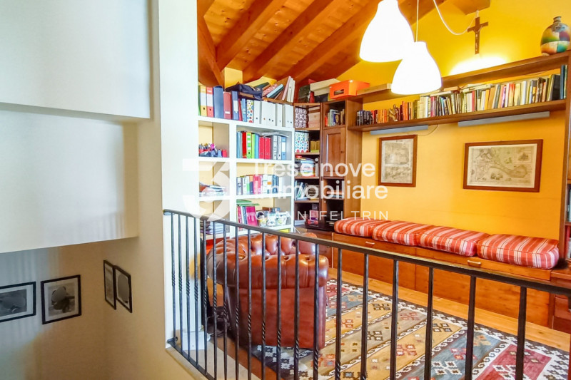 (Per INFO Feltrin ing. Gianni 3288349492) In posizione centralissima e comoda a tutti i servizi, ...