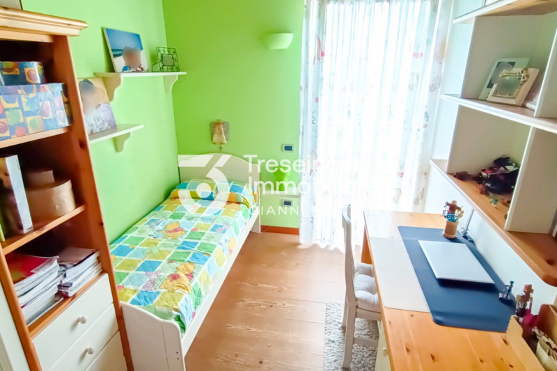 (Per INFO Feltrin ing. Gianni 3288349492) In posizione centralissima e comoda a tutti i servizi, ...