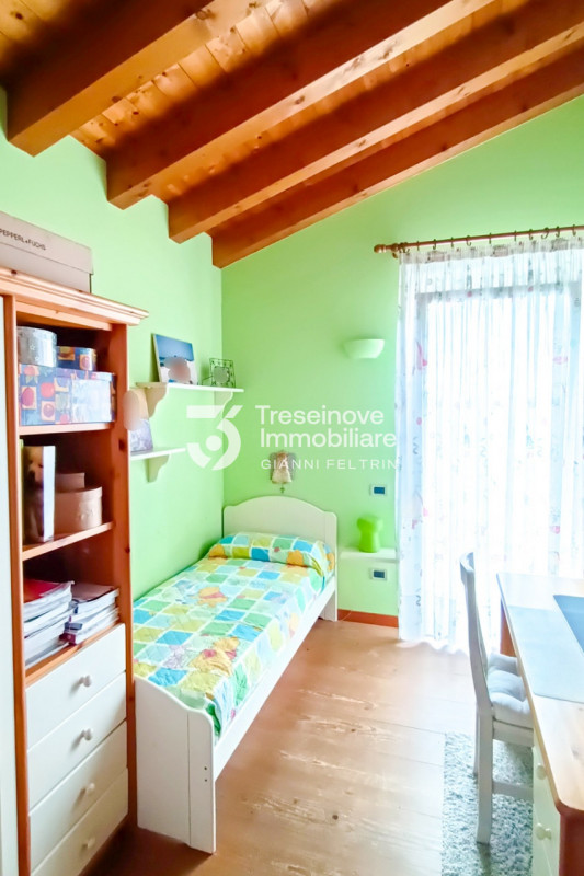 (Per INFO Feltrin ing. Gianni 3288349492) In posizione centralissima e comoda a tutti i servizi, ...