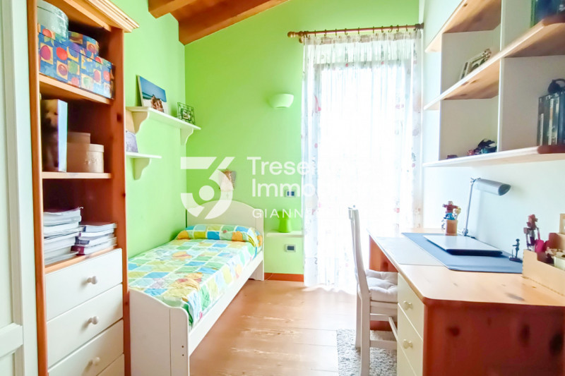 (Per INFO Feltrin ing. Gianni 3288349492) In posizione centralissima e comoda a tutti i servizi, ...