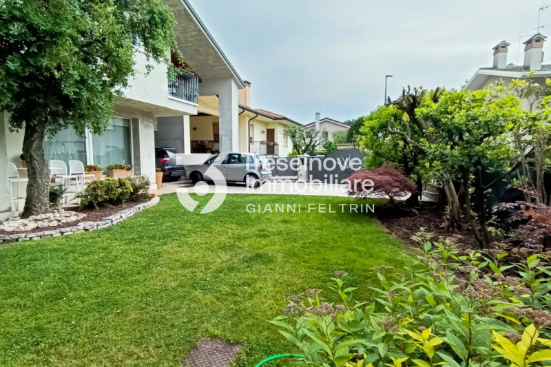 (Per INFO Feltrin ing. Gianni 3288349492) In posizione centralissima e comoda a tutti i servizi, ...