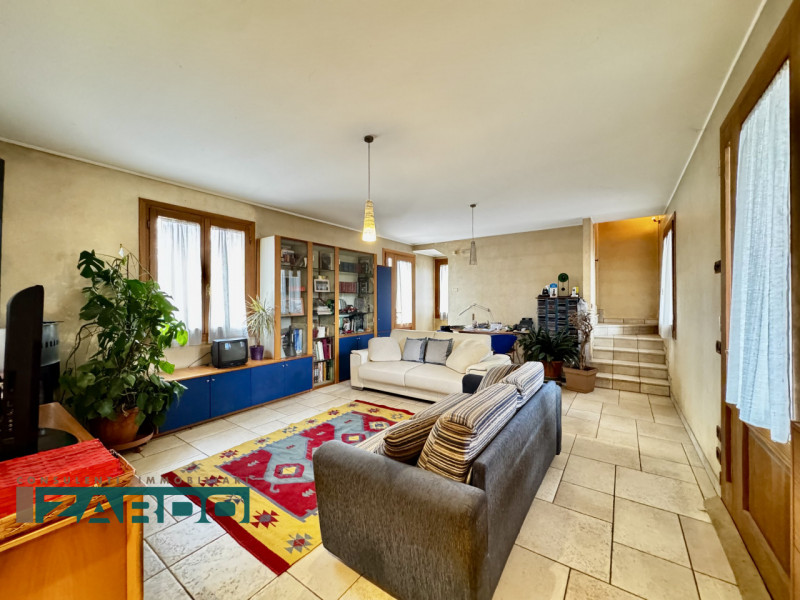 Rif. C-234 NE (per info 350 5383983 | Giacomo)

Proponiamo in vendita esclusiva e signorile resid...