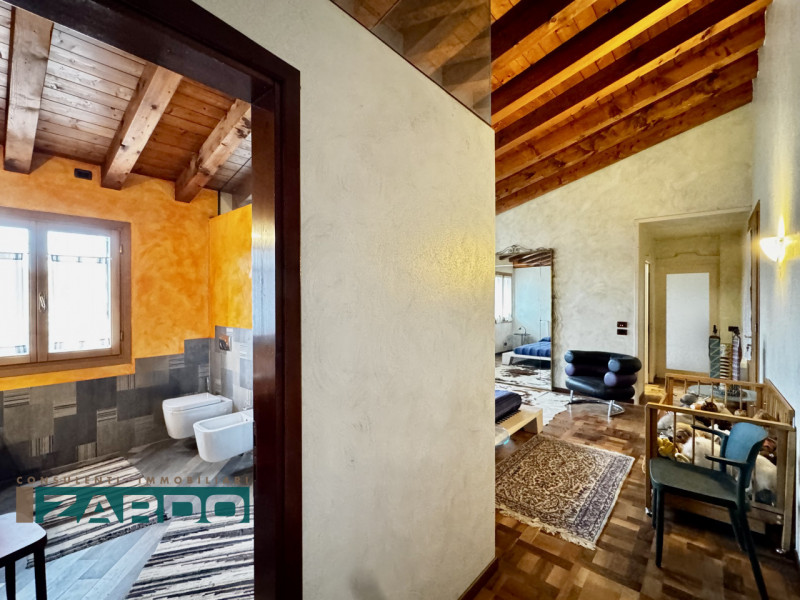 Rif. C-234 NE (per info 350 5383983 | Giacomo)

Proponiamo in vendita esclusiva e signorile resid...