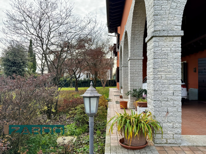 Rif. C-234 NE (per info 350 5383983 | Giacomo)

Proponiamo in vendita esclusiva e signorile resid...