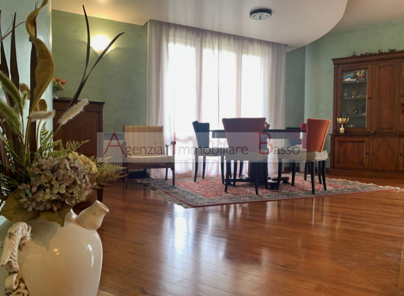 PADOVA, ZONA PIO X: Agenzia Immobiliare Basso propone in vendita un appartamento di grandi dimens...