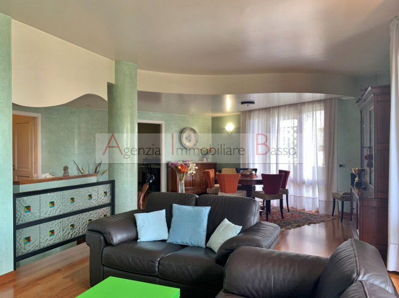 PADOVA, ZONA PIO X: Agenzia Immobiliare Basso propone in vendita un appartamento di grandi dimens...