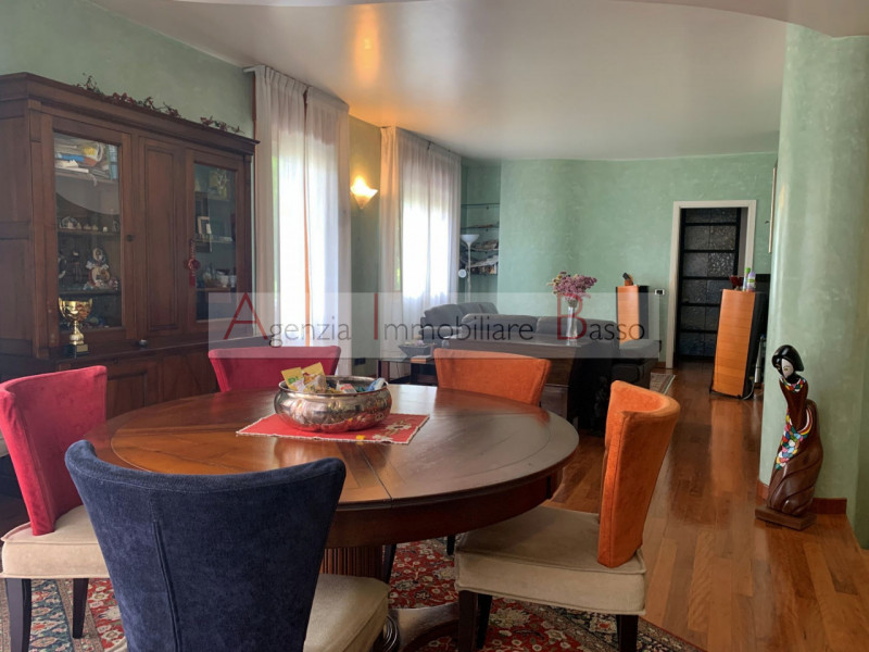 PADOVA, ZONA PIO X: Agenzia Immobiliare Basso propone in vendita un appartamento di grandi dimens...