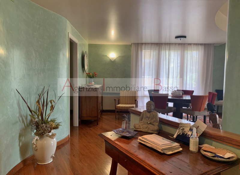 PADOVA, ZONA PIO X: Agenzia Immobiliare Basso propone in vendita un appartamento di grandi dimens...