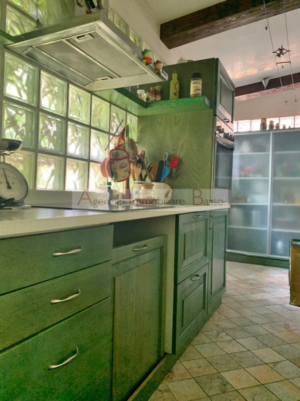 PADOVA, ZONA PIO X: Agenzia Immobiliare Basso propone in vendita un appartamento di grandi dimens...