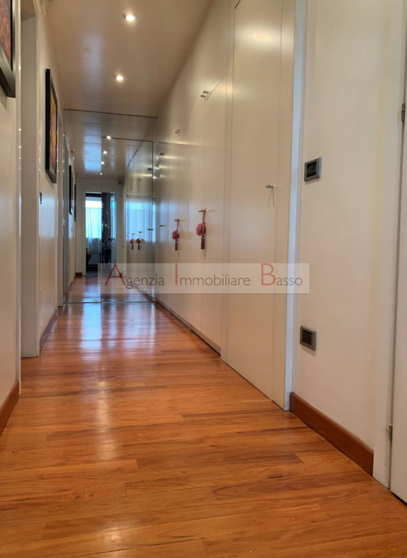 PADOVA, ZONA PIO X: Agenzia Immobiliare Basso propone in vendita un appartamento di grandi dimens...