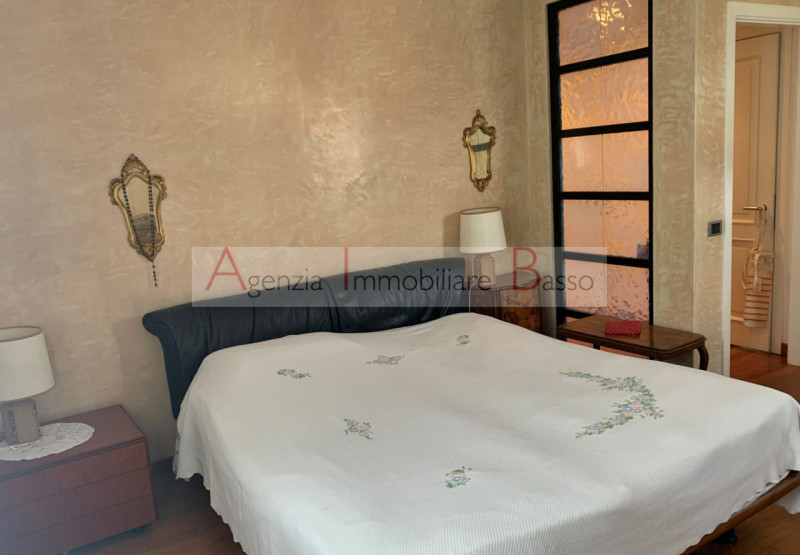 PADOVA, ZONA PIO X: Agenzia Immobiliare Basso propone in vendita un appartamento di grandi dimens...