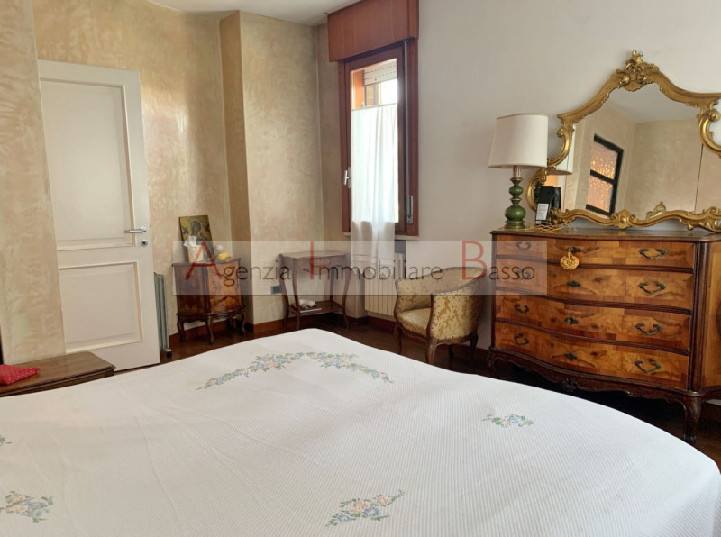 PADOVA, ZONA PIO X: Agenzia Immobiliare Basso propone in vendita un appartamento di grandi dimens...