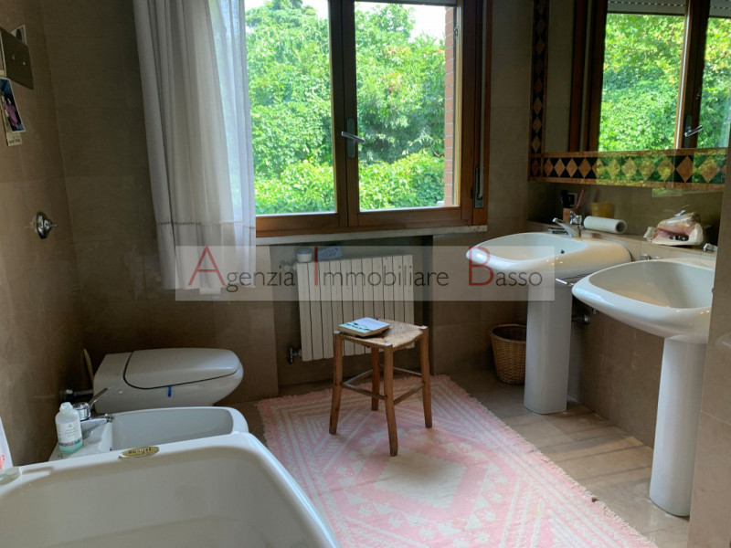 PADOVA, ZONA PIO X: Agenzia Immobiliare Basso propone in vendita un appartamento di grandi dimens...