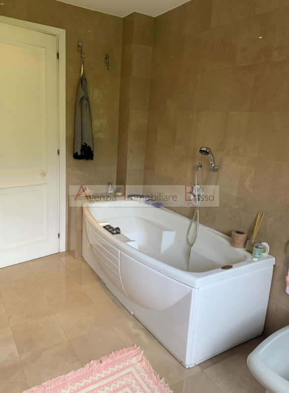 PADOVA, ZONA PIO X: Agenzia Immobiliare Basso propone in vendita un appartamento di grandi dimens...