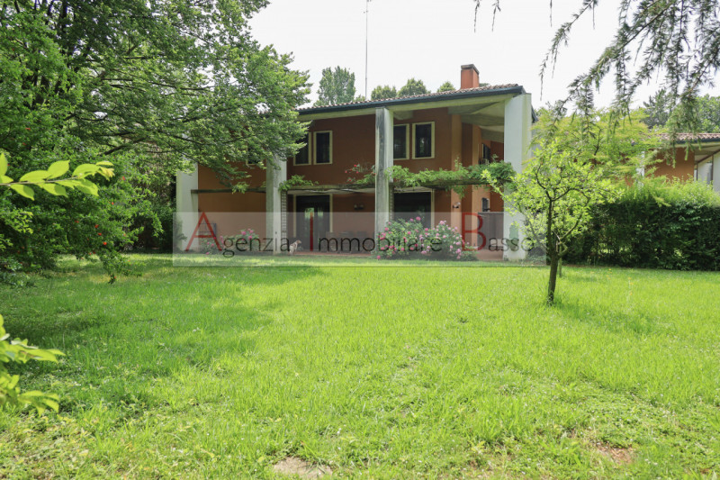 PADOVA zona Forcellini:  Agenzia Immobiliare Basso, propone in vendita, incantevole porzione di v...