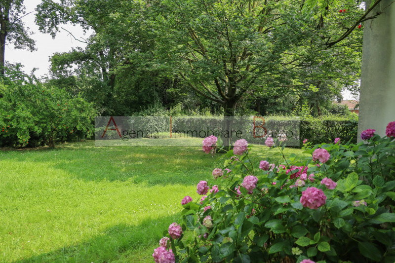 PADOVA zona Forcellini:  Agenzia Immobiliare Basso, propone in vendita, incantevole porzione di v...