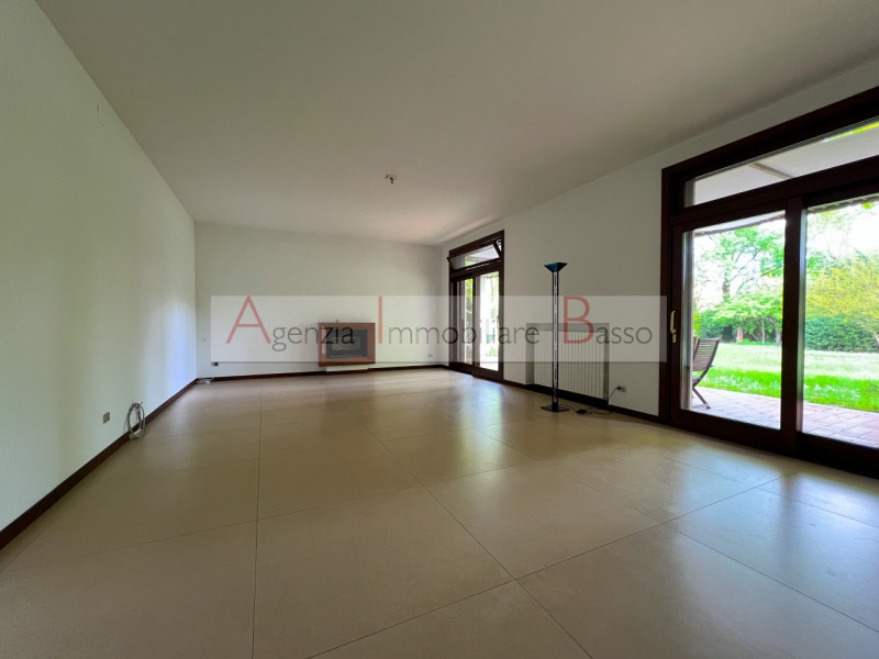 PADOVA zona Forcellini:  Agenzia Immobiliare Basso, propone in vendita, incantevole porzione di v...