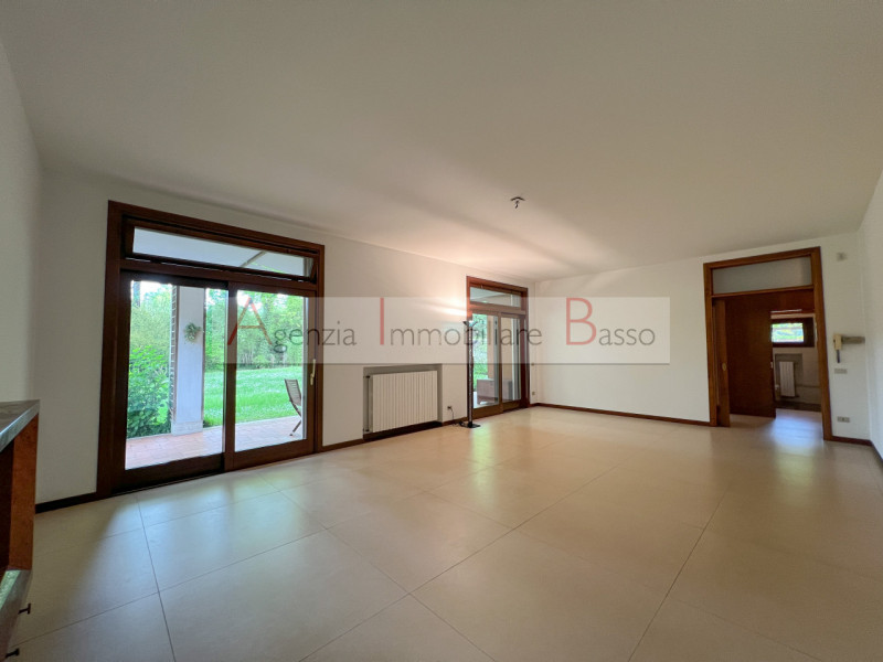 PADOVA zona Forcellini:  Agenzia Immobiliare Basso, propone in vendita, incantevole porzione di v...