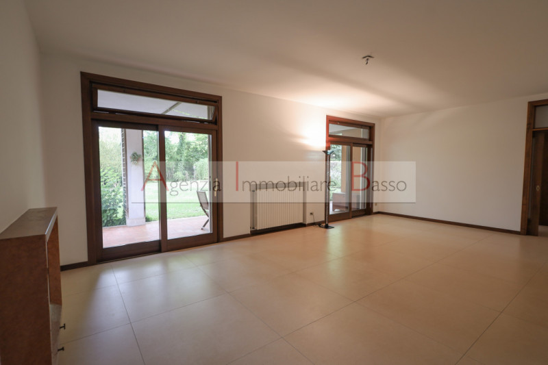 PADOVA zona Forcellini:  Agenzia Immobiliare Basso, propone in vendita, incantevole porzione di v...