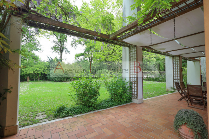 PADOVA zona Forcellini:  Agenzia Immobiliare Basso, propone in vendita, incantevole porzione di v...