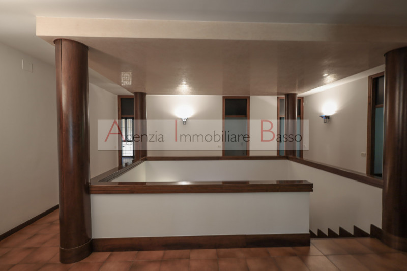 PADOVA zona Forcellini:  Agenzia Immobiliare Basso, propone in vendita, incantevole porzione di v...