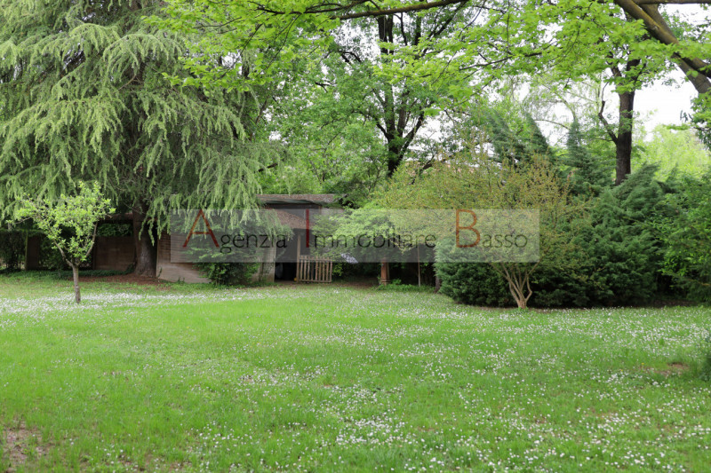 PADOVA zona Forcellini:  Agenzia Immobiliare Basso, propone in vendita, incantevole porzione di v...